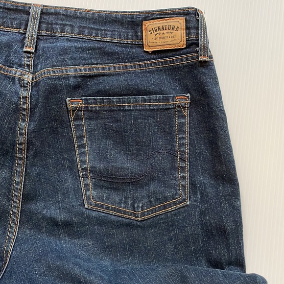 Levi Strauss & Co, at waist, dark wash, bootcut jean, women’s size 14 Short - Picture 13 of 13
